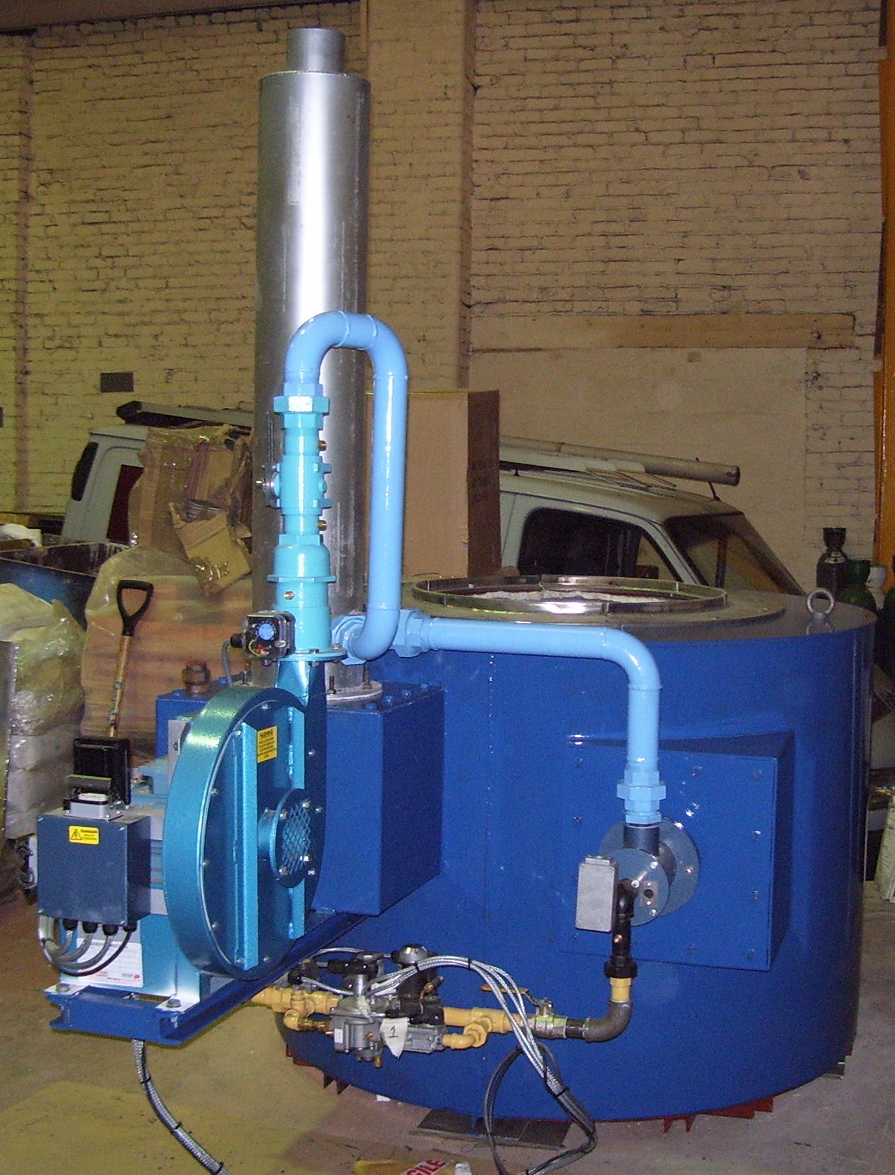Single salt pot furnace.JPG